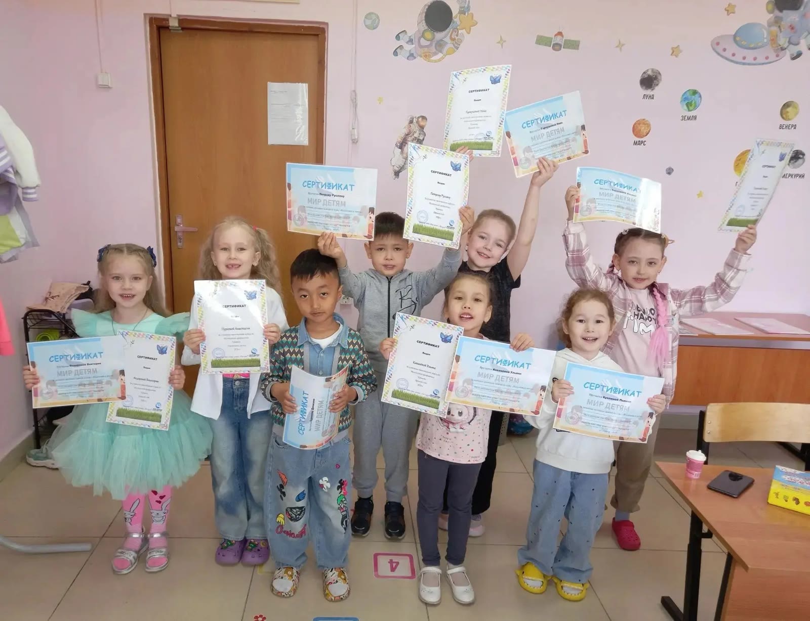 Занятия в детском центре Мир детям